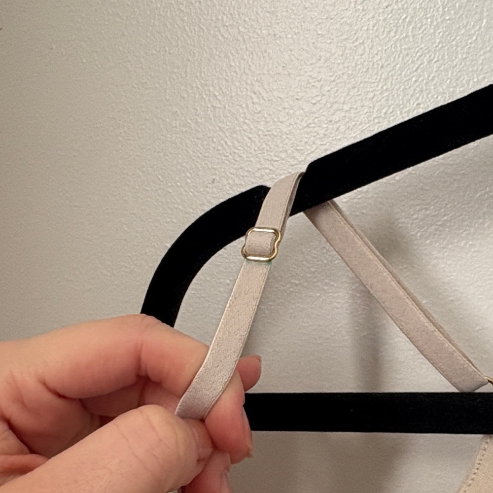 Abercrombie & Fitch Nude Spaghetti Strap Sleeveless Bodysuit - Size XS - Picture 4 of 8